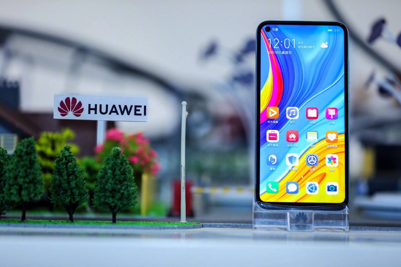 Huawei To Take €27bn Sales Hit