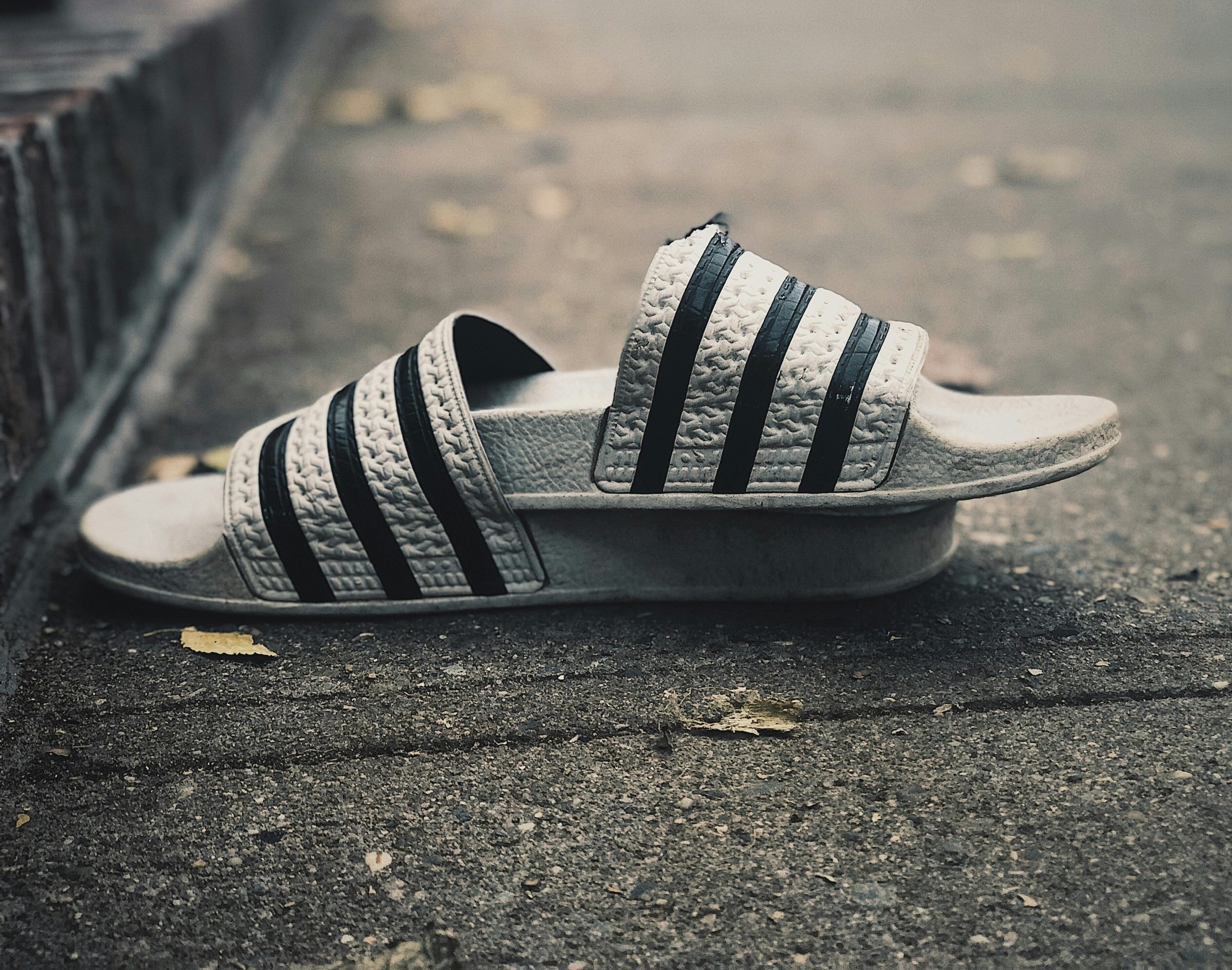 Trendiest Slide Slippers For Men – Stylish & Comfy Picks